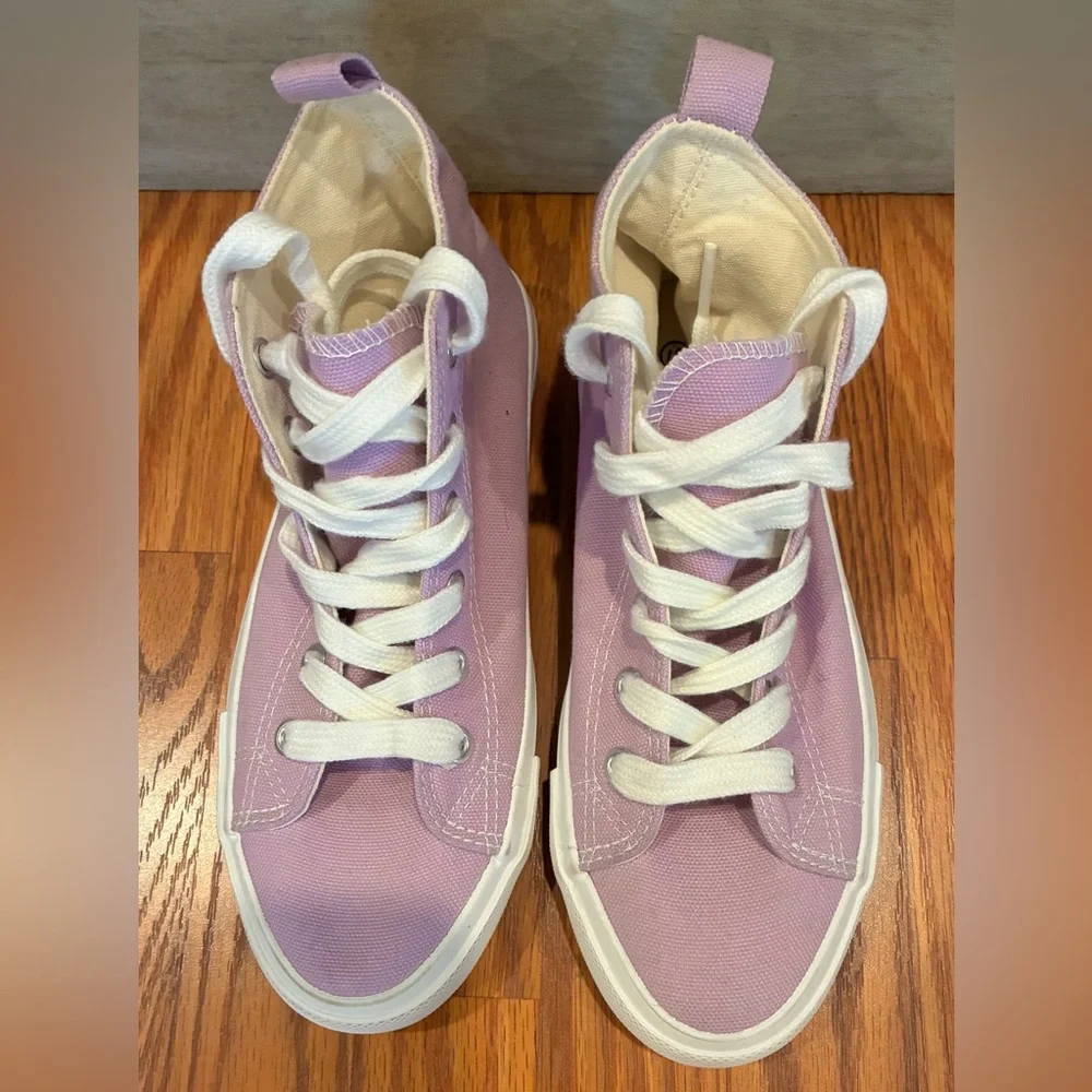 Lavender Canvas High Top Sneakers US Youth size 5/Women’s 6.5/EU 37